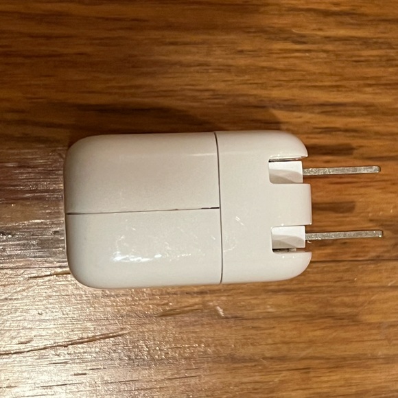 Apple 12W USB Power Adapter - Picture 2 of 3
